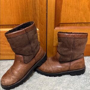 UGG Chestnut Leather/Suede  Ankle Boots Size 9 Men's